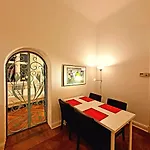 3 Large With 2 Separate Bedbrooms Close To Centre Near Kudamm And Kadewe Appartement Berlijn