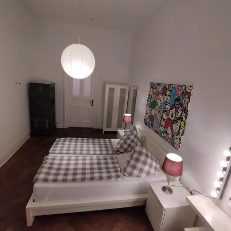 Apartment 3 Large With 2 Separate Bedbrooms Close To Centre Near Kudamm And Kadewe