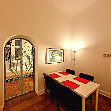 3 Large With 2 Separate Bedbrooms Close To Centre Near Kudamm And Kadewe Apartment Berlin