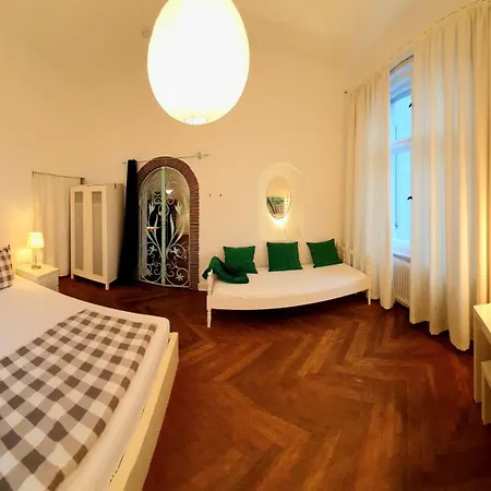 Apartment 3 Large With 2 Separate Bedbrooms Close To Centre Near Kudamm And Kadewe *