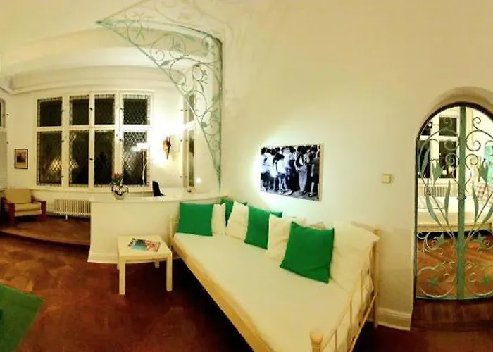 3 Large With 2 Separate Bedbrooms Close To Centre Near Kudamm And Kadewe *