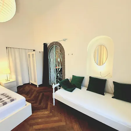 Apartment 3 Large With 2 Separate Bedbrooms Close To Centre Near Kudamm And Kadewe *